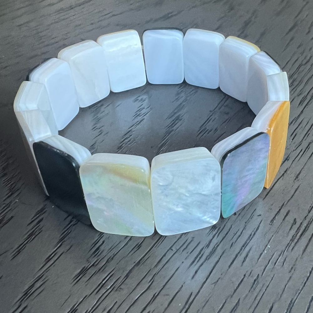 Multicolor shell soft bangle SIZE 6.75’